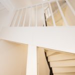 Création de deux suites parentales à Limoux (11) - rambarde escalier blanche