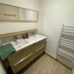 Transformation d’un local professionnel en appartements à Saint-Florentin (89) : meuble vasque