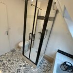 Rénovation d'une salle de bain à Bondues par illiCO travaux (59) : nouvel aménagement