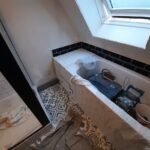 Rénovation d'une salle de bain à Bondues par illiCO travaux (59) : pose en cours