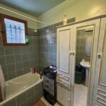 Rénovation d'une salle de bain aux Bordes par illiCO travaux Sens Montereau : ancien aménagement