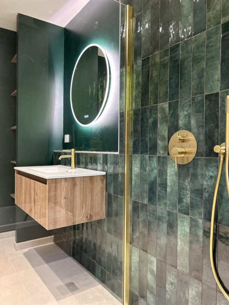 Rénovation d'une salle de bain aux Bordes par illiCO travaux Sens Montereau