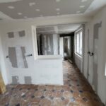 Rénovation de maison en appartements à La Flèche (72) - salon cuisine en cours de rénovation