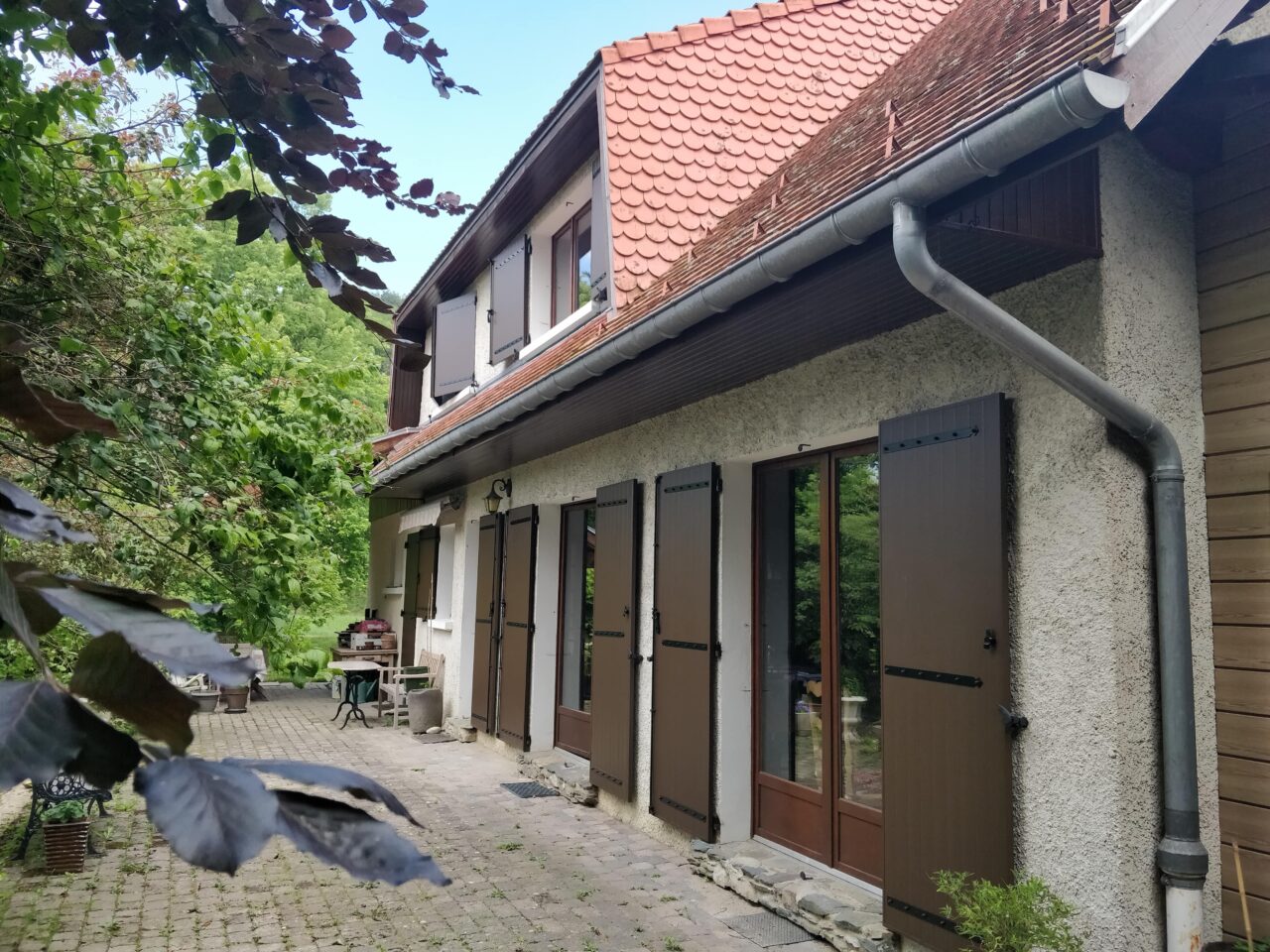 Rénovation partielle d’une maison à Saint-Aupre (38) - volets extérieurs