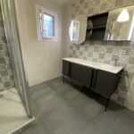 Rénovation de salle de bain à Vaulnaveys-le-Haut (38) - sol gris foncé