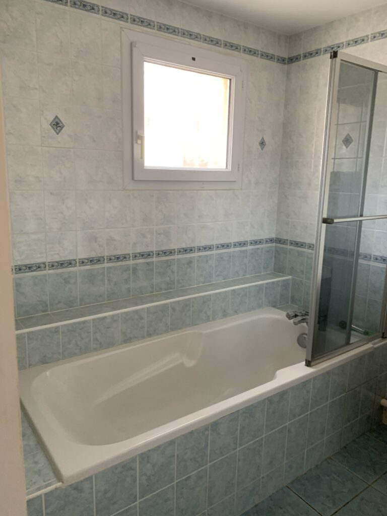 Rénovation complète de maison à Pessac (33) - salle de bain avant travaux