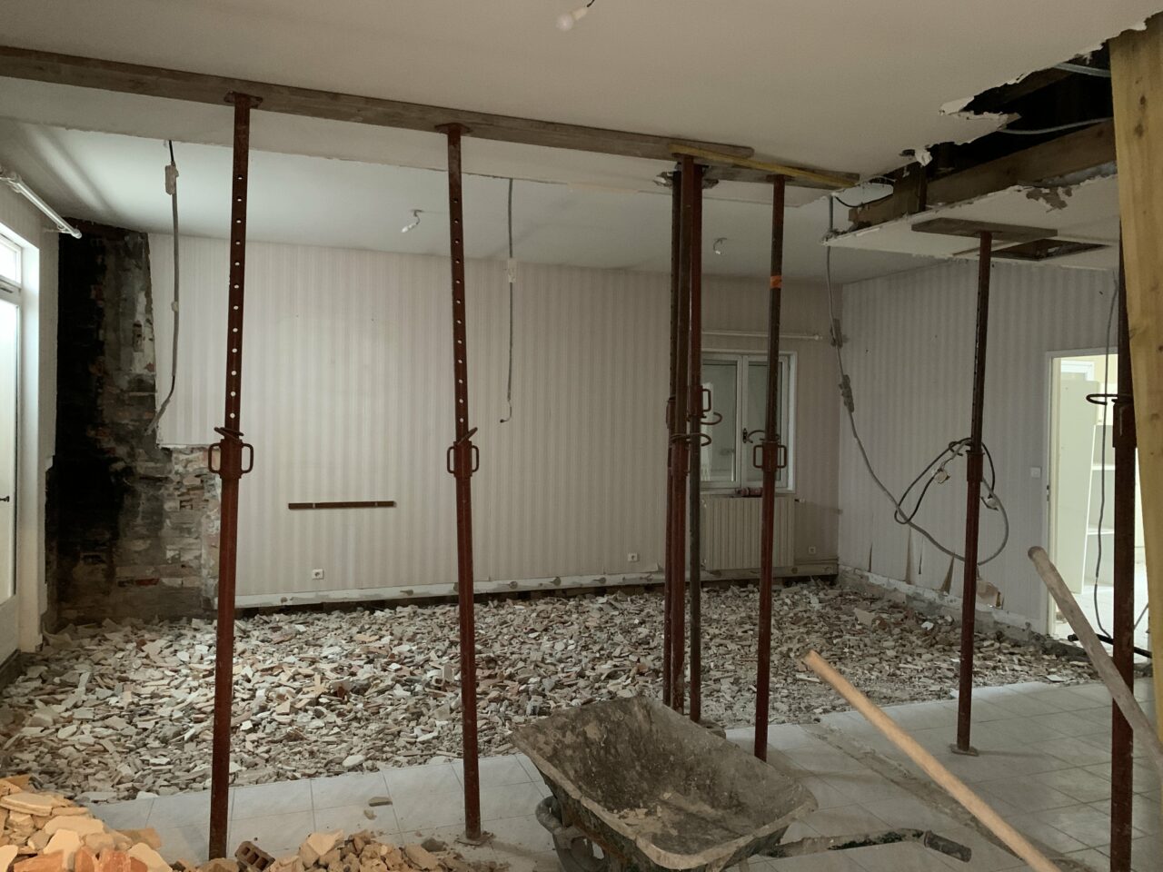 Rénovation complète de maison à Pessac (33) - pose IPN en cours de rénovation