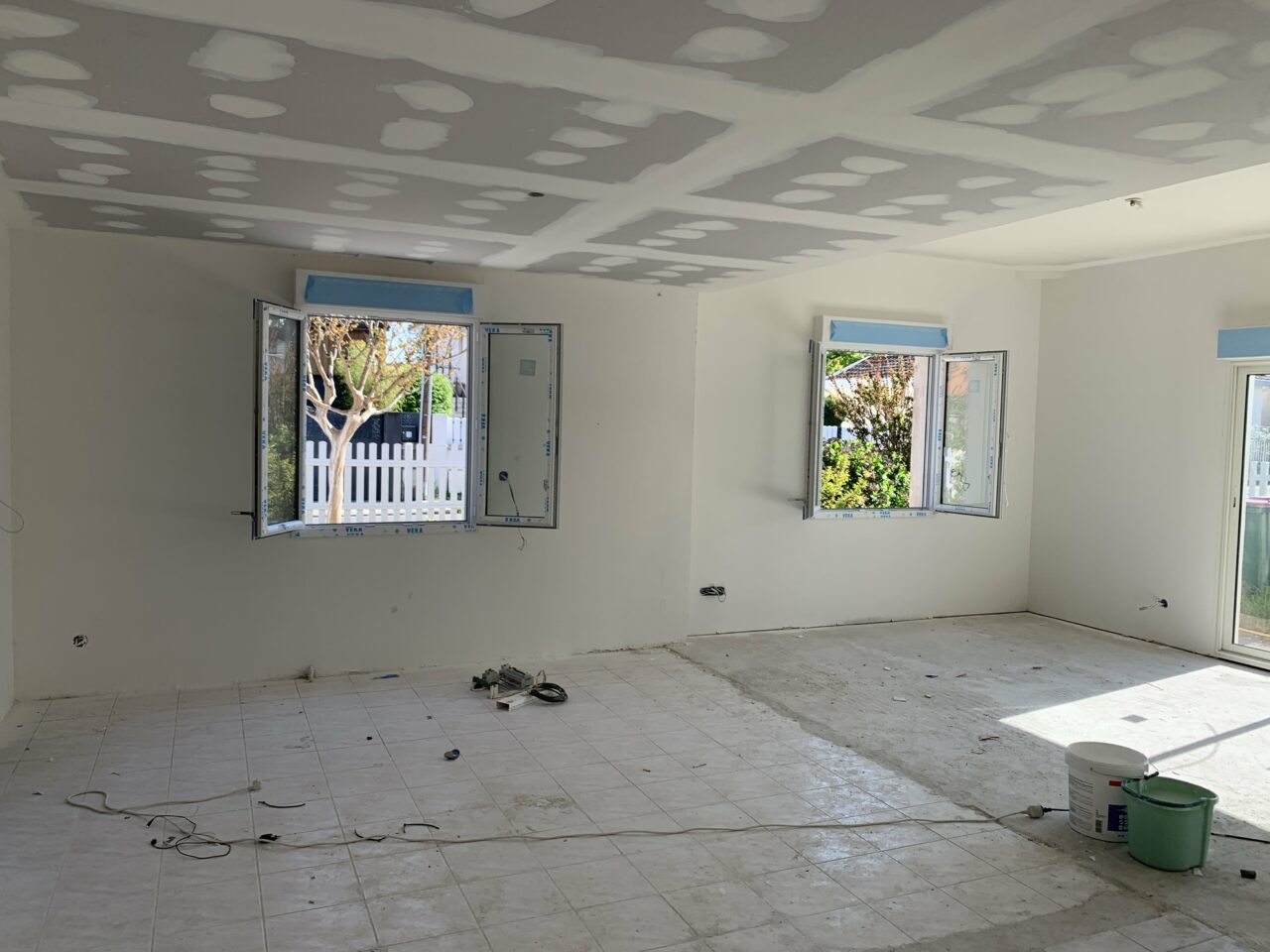 Rénovation complète de maison à Pessac (33) - grande pièce à vivre en cours de rénovation