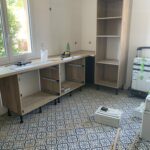 Rénovation complète de maison à Pessac (33) - pose cuisine en cours