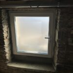 Rénovation d'une maison à Ploërmel par illiCO travaux - ancienne fenêtre