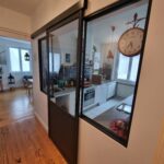 Rénovation d’un appartement à Brest (29) - cuisine avec porte verrière après travaux
