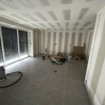 Rénovation d’une maison pour créer des biens locatifs à Allaire (56) - pièce à vivre lumineuse