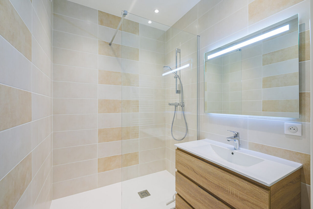 Rénovation complète d’appartement à Grenoble (38) - salle de bain après travaux