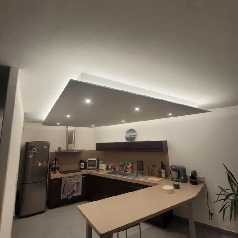 Rénovation de cuisine avec un faux plafond à Voiron (38)