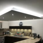 Rénovation d'une cuisine à Voiron : pose d'un faux plafond avec led