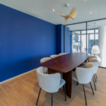 Rénovation de locaux professionnels à Montpellier : agence immobilière haut de gamme : salle de réunion