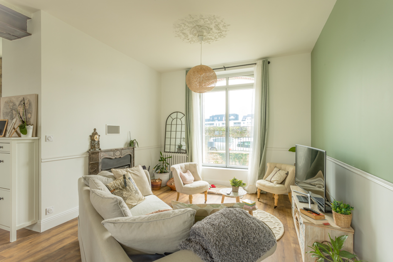 Rénovation complète de maison à Vannes (56) - salon moderne et épuré