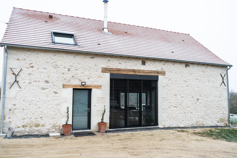 Rénovation grange à Leigne-les-Bois (86 - Vienne) : vue extérieure