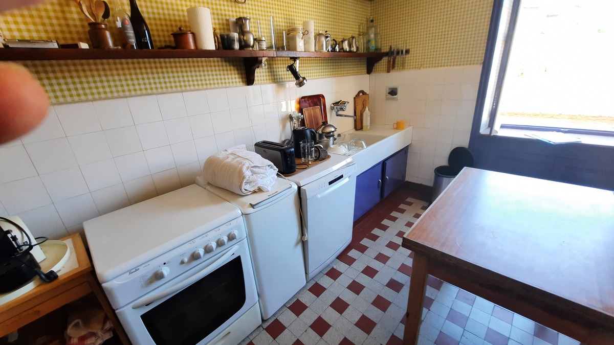 Rénovation maison à Leynes (71) : cuisine avant rénovation