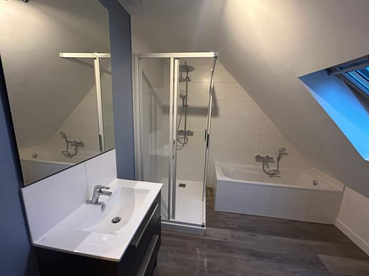 Rénovation complète d’une salle de bain à Comines (59)