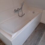 Rénovation complète d’une salle de bain à Comines (59) - baignoire