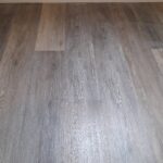 Rénovation complète d’une salle de bain à Comines (59) - parquet