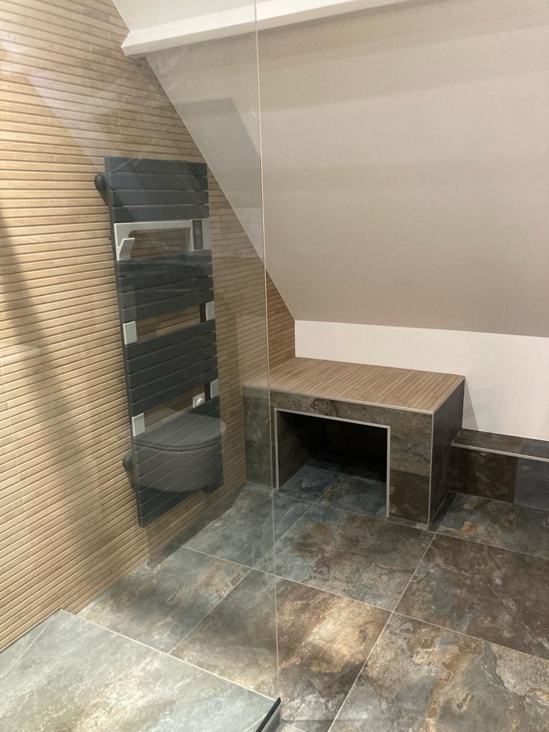 Rénovation d’une salle de bain à Viry-Châtillon (91) - sèche serviette