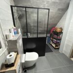 Rénovation salle de bain à Adamswiller - salle de douche et wc ton gris