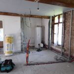 Rénovation partielle d'une maison à Wervicq-Sud (59) - pièce lumineuse en pierre avant travaux