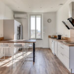 Rénovation d'un appartement à Narbonne (11) - cuisine blanche et bois