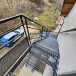 Rénovation de maison à Villages du Lac de Paladru (38) - escalier vue du haut