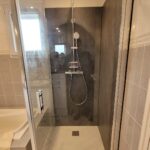 Rénovation partielle d’une salle de bain à Cholet (49) - nouveau bac et paroi de douche