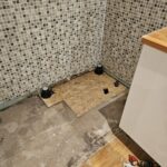 Rénovation de salle de bain dans un appartement à Lille (59) - pose du bac de douche