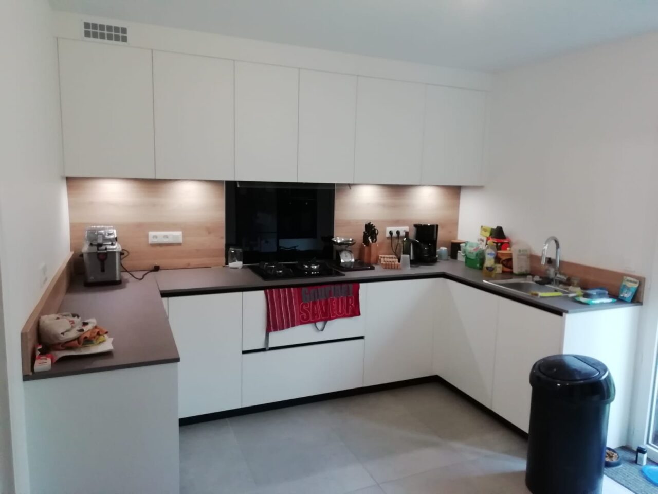 Rénovation partielle d’une maison à Vert-en-Drouais (28) - cuisine blanche rénovée