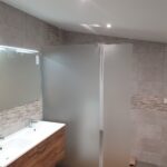 Rénovation de salle de bain à Hautmont (59) - meuble vasque et grand miroir