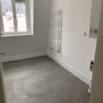 Rénovation d’un appartement à Munster (68) - pose carrelage gris nouvelle salle de bain