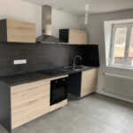 Rénovation d’un appartement à Munster (68) - cuisine bois et noire entièrement rénovée
