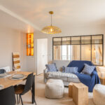 Rénovation d'un appartement à Pléneuf-Val-André (22) - salle de séjour chaleureuse