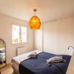 Rénovation d'un appartement à Pléneuf-Val-André (22) - chambre agréable et épurée lumineuse