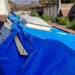 Remplacement d'une toiture en amiante à Lille (59) - toiture et bâche en cours de rénovation