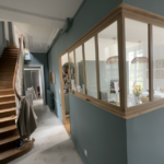 Rénovation d'une maison à Troyes (10) - entrée avec belle verrière et grand escalier