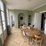 Rénovation d'une maison à Troyes (10) - salle à manger avec parquet chevron