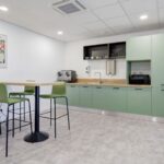 aménagement de bureaux pros à Reims par illiCO travaux Fismes – Tinqueux : coin repas