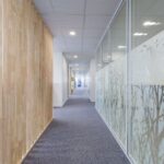 aménagement de bureaux pros à Reims par illiCO travaux Fismes – Tinqueux : couloir