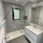rénovation d'une maison à Dimizieu par illiCO travaux Bourgoin-Jallieu : salle de bain