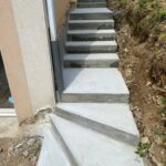 rénovation d'une maison à Dimizieu par illiCO travaux Bourgoin-Jallieu : escalier extérieur