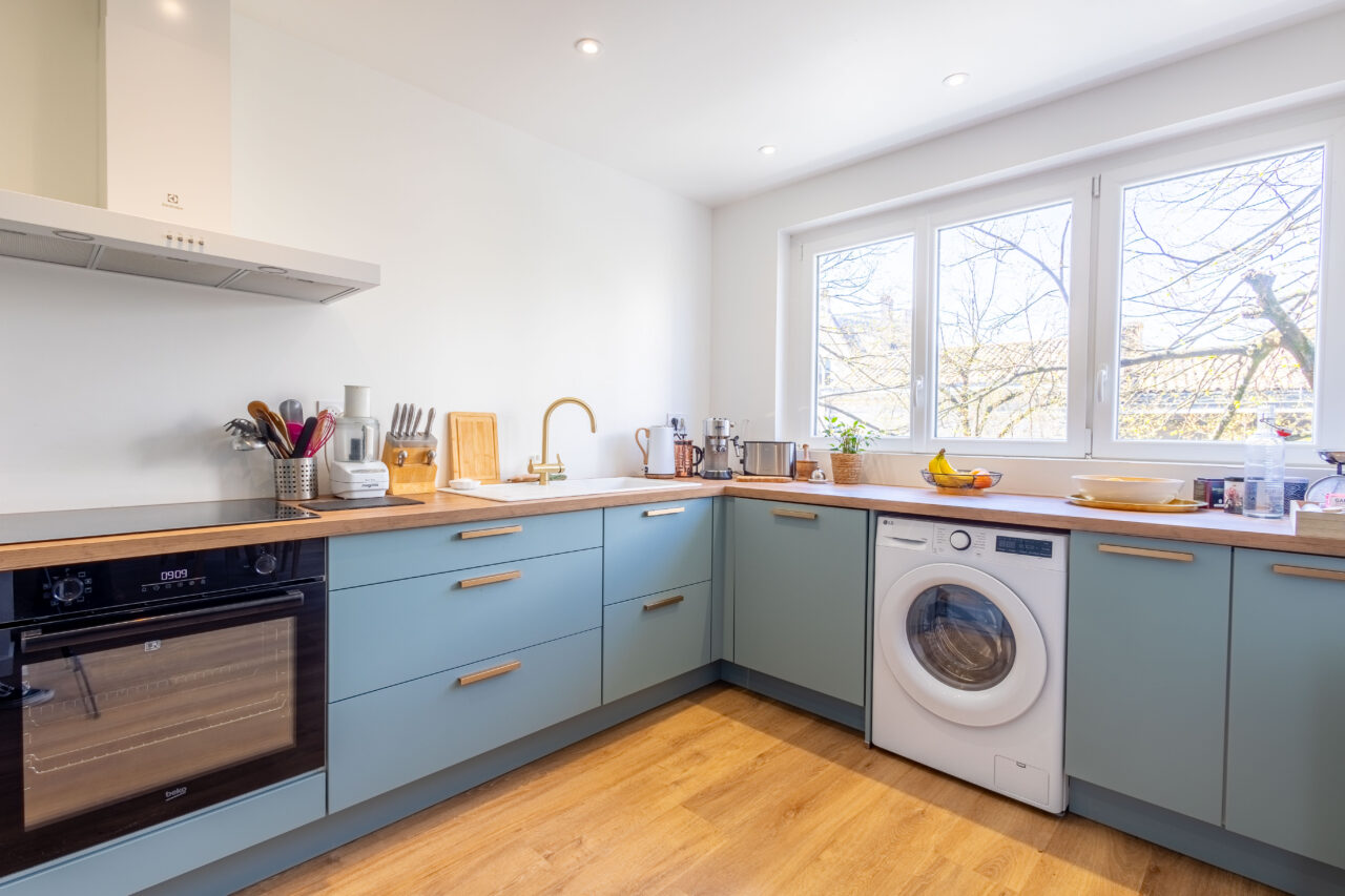 Rénovation complète d'appartement réalisée à Bordeaux par l'agence illiCO travaux Villenave-d'Ornon - Cuisine