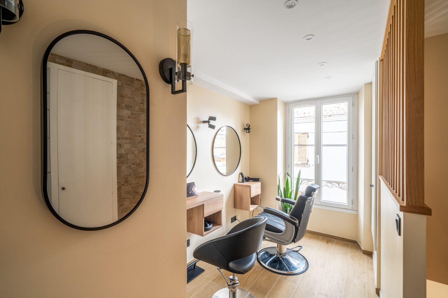 Rénovation d’un salon de coiffure à Jouars-Pontchartrain (78)