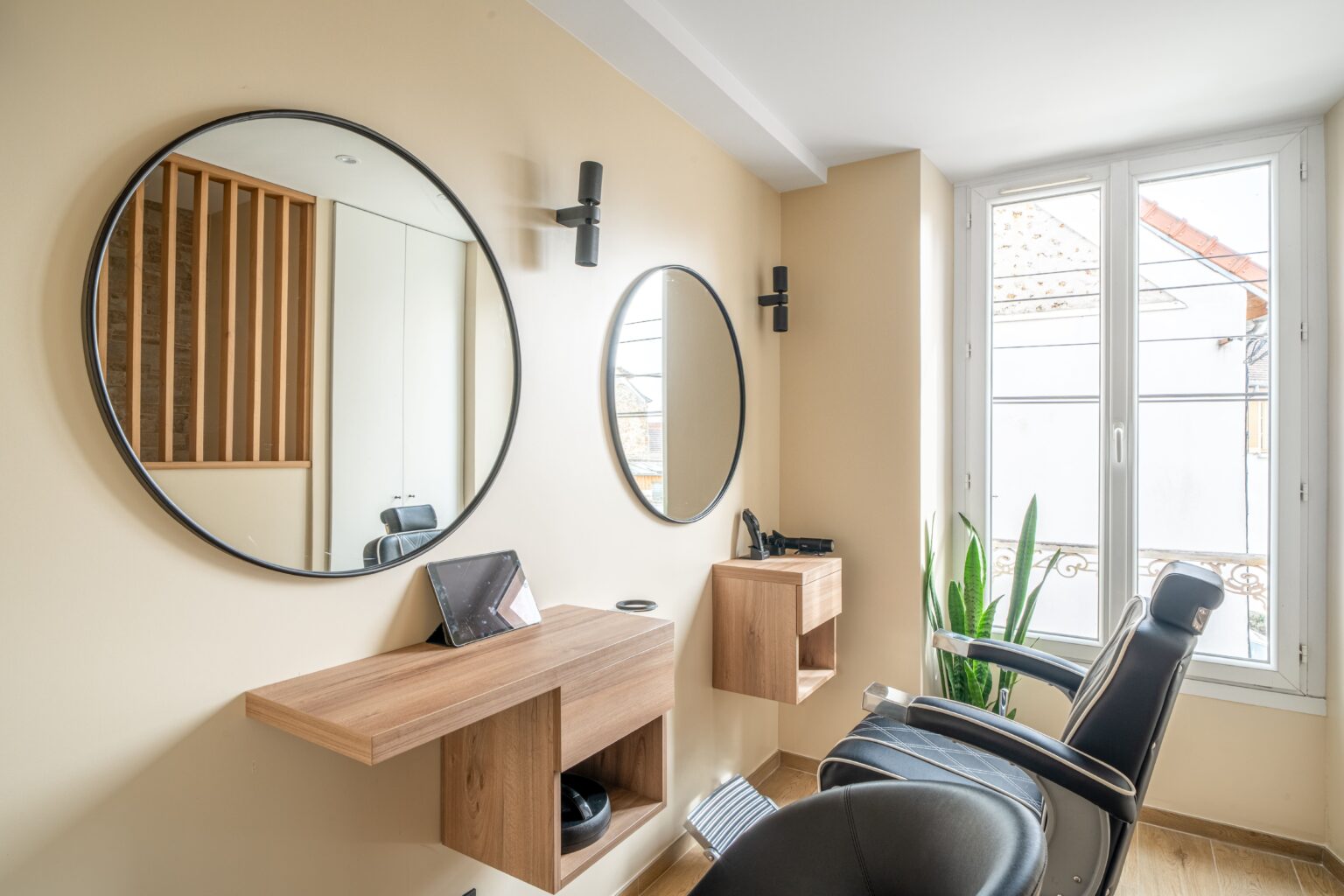 Rénovation d’un salon de coiffure à Jouars-Pontchartrain (78)