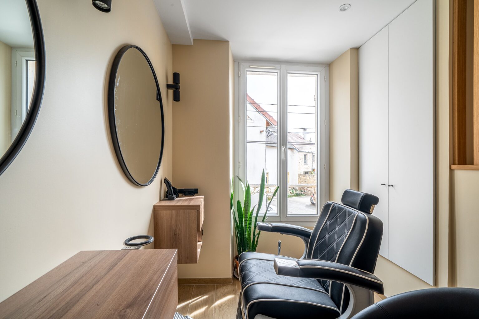 Rénovation d’un salon de coiffure à Jouars-Pontchartrain (78)